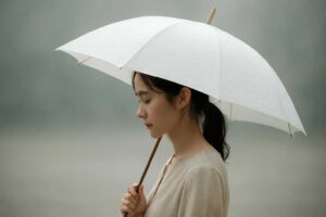 日傘の雨での効果が落ちる理由と対処法｜UV加工を復活させるコツ